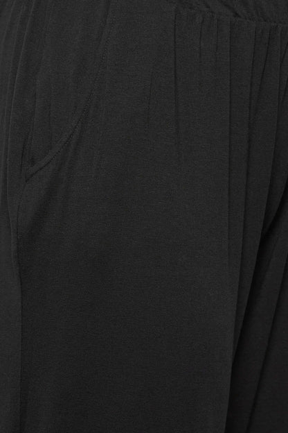Jogginghose im Haremsstil mit elastischen Bündchen an den Knöcheln.