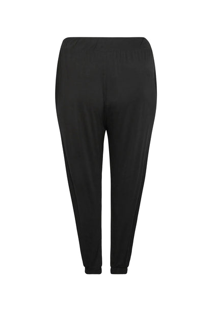 Jogginghose im Haremsstil mit elastischen Bündchen an den Knöcheln.