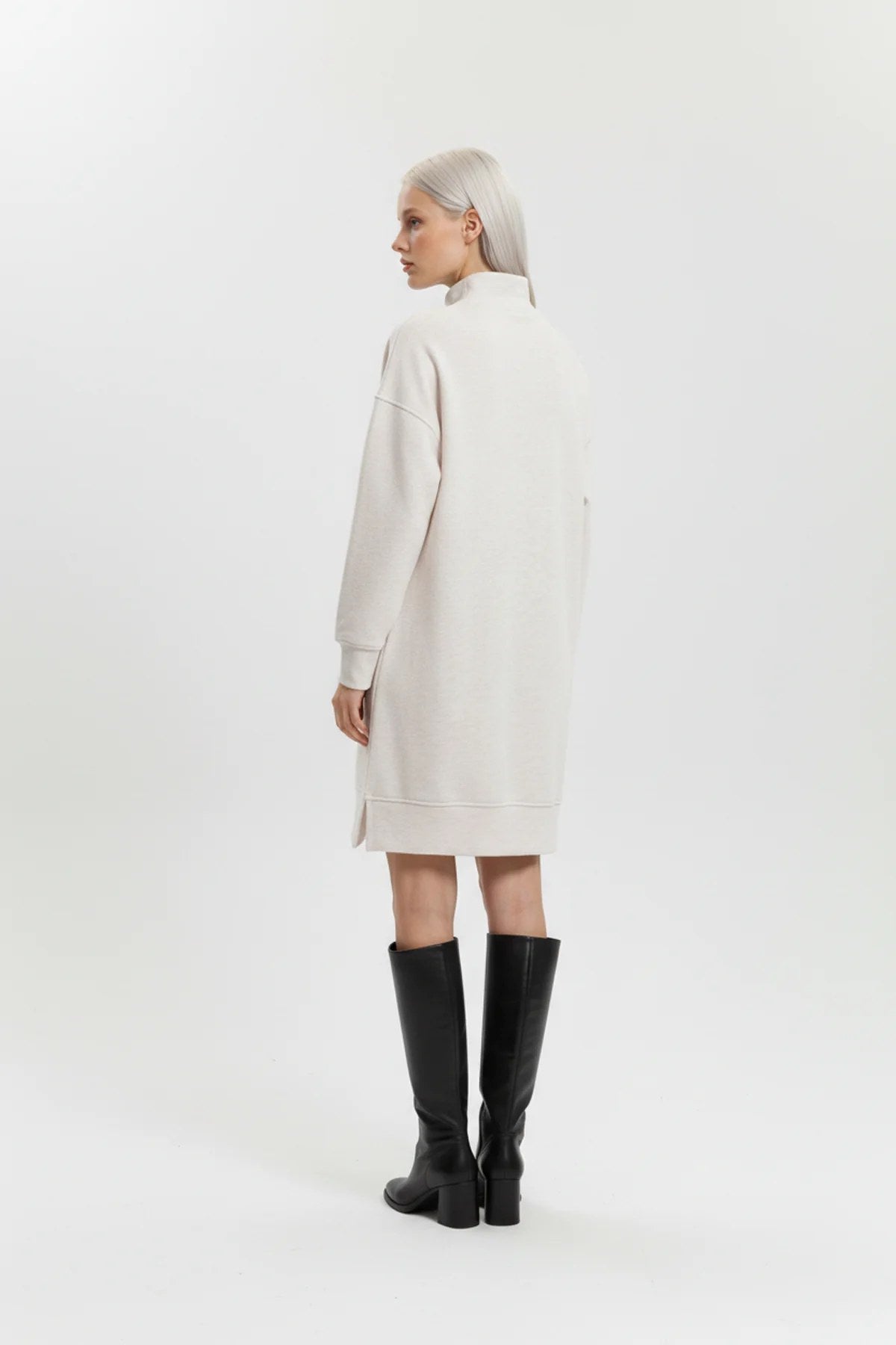 Bürstkleid mit langen Ärmeln