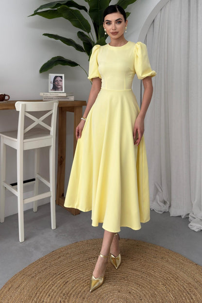 Abendkleid mit Rundhalsausschnitt, Midi-Länge und ausgestelltem Rock