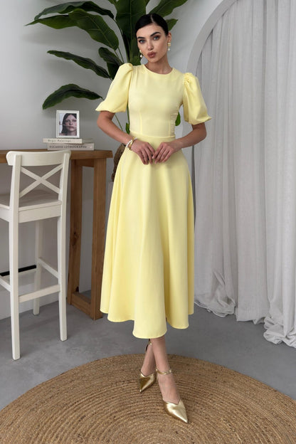 Abendkleid mit Rundhalsausschnitt, Midi-Länge und ausgestelltem Rock