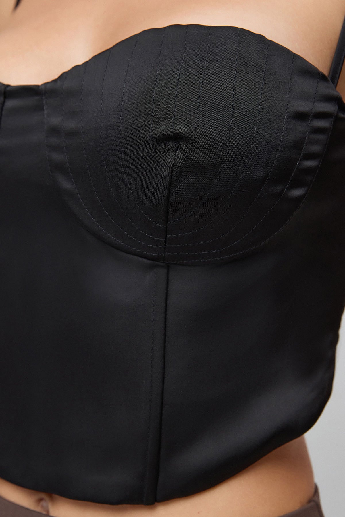 Satin-Bustier mit Trägern