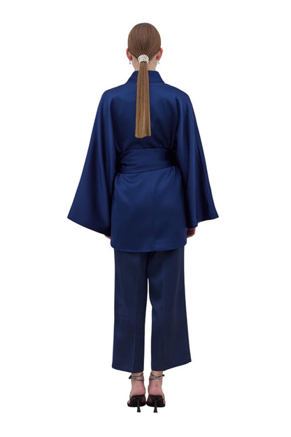 SCHWARZER KIMONO MIT SATINGÜRTEL