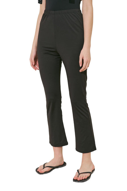 Schwarze Badehose für bescheidene Mode