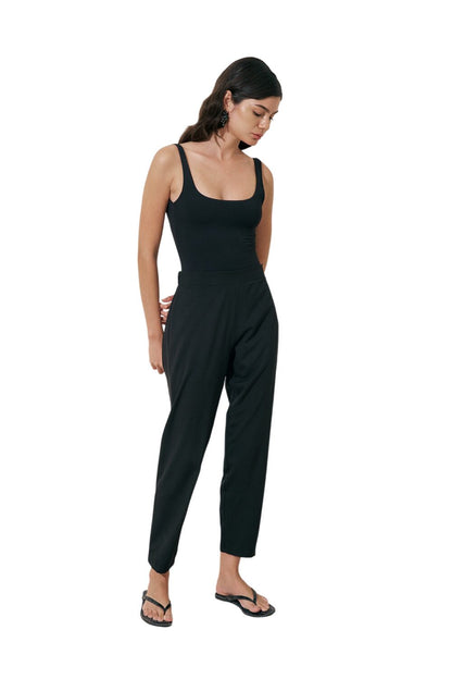 SCHWARZE BADEHOSE MIT GERADEM SCHNITT