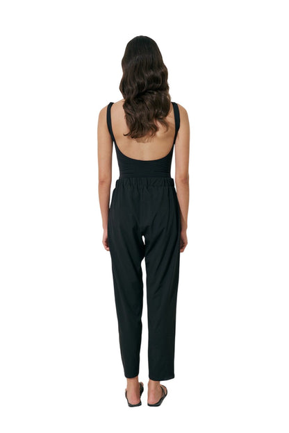 SCHWARZE BADEHOSE MIT GERADEM SCHNITT