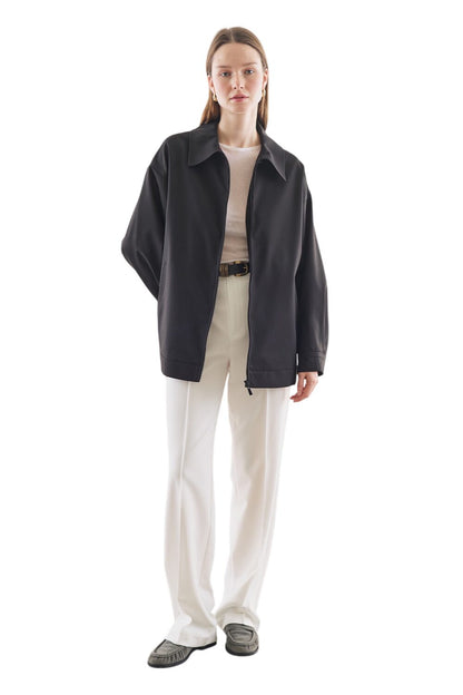 SCHWARZE JACKE MIT MANSCHETTEN