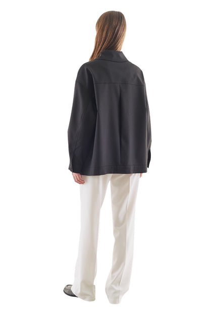 SCHWARZE JACKE MIT MANSCHETTEN