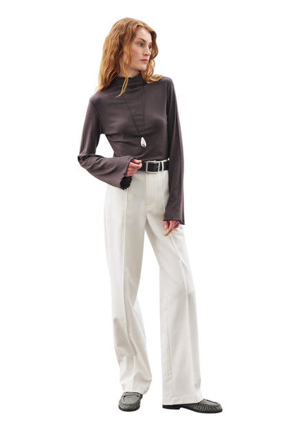 SCHWARZE ROLLKRAGENBLUSE