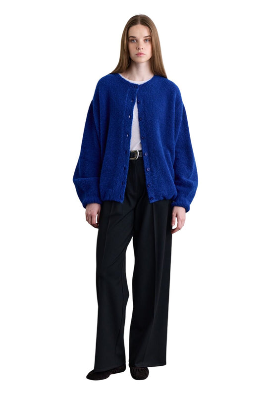 SCHWARZE STRICKJACKE MIT WEICHER STRUKTUR UND KNOPFVERSCHLUSS