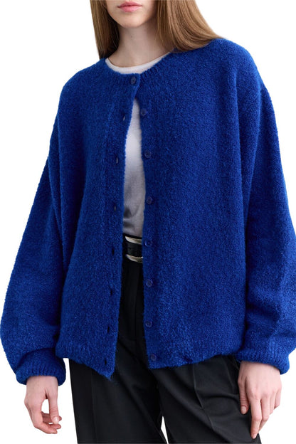 SCHWARZE STRICKJACKE MIT WEICHER STRUKTUR UND KNOPFVERSCHLUSS