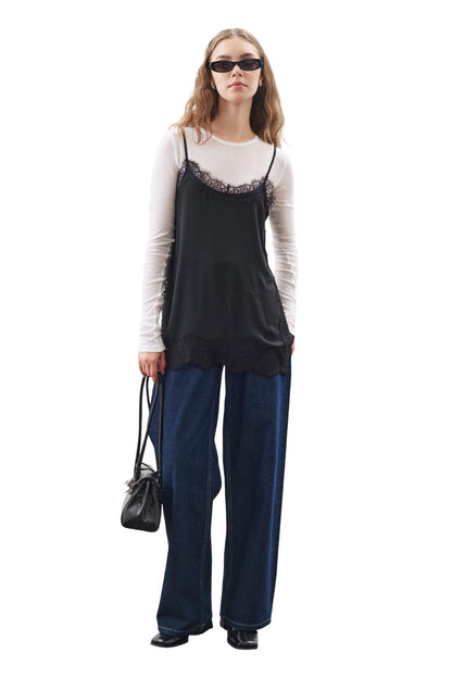 SCHWARZE TRÄGERLOSE BLUSE MIT SPITZENSTREIFEN