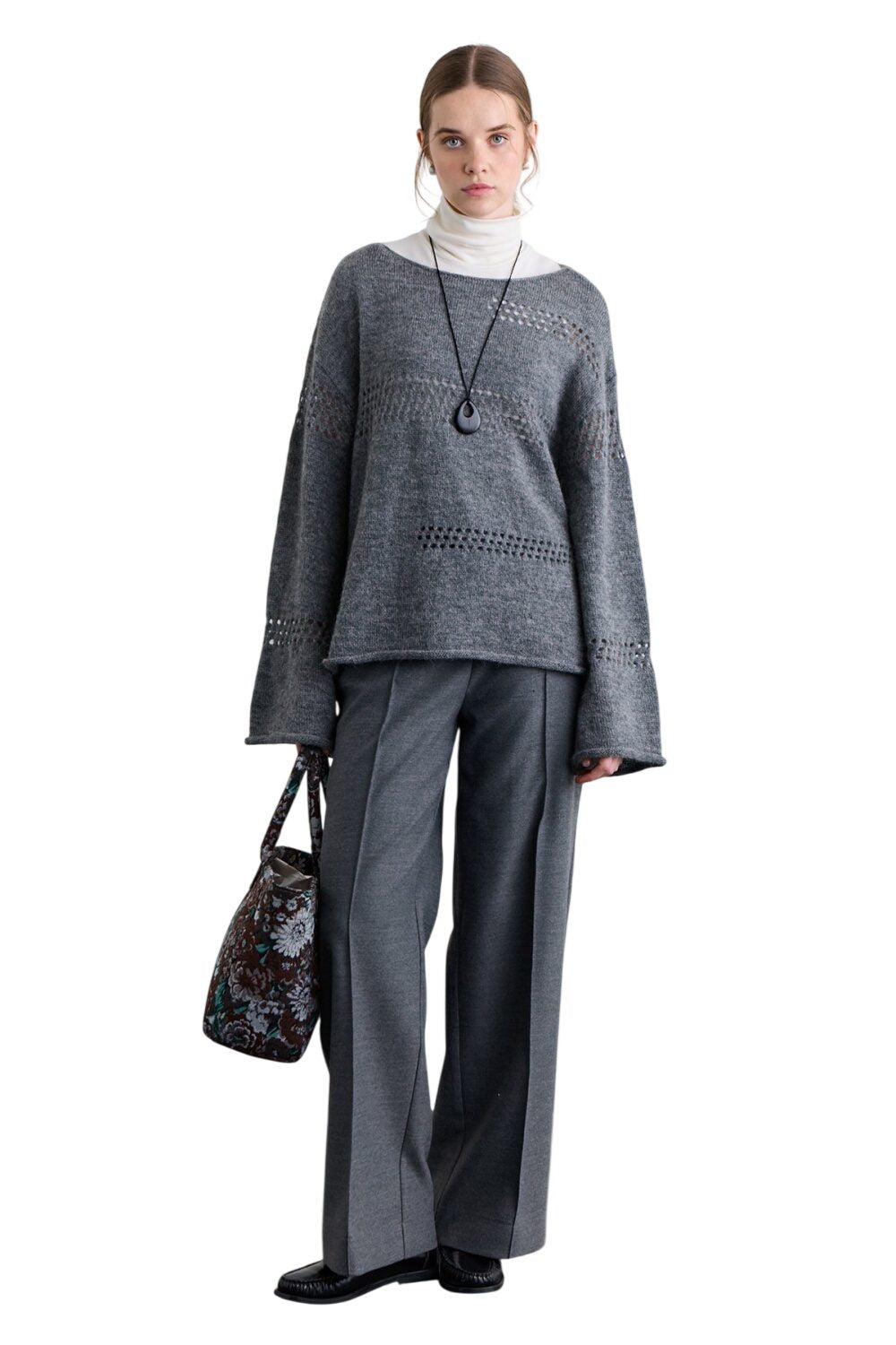 SCHWARZER PULLOVER MIT ABLAGE-STRICKMUSTER