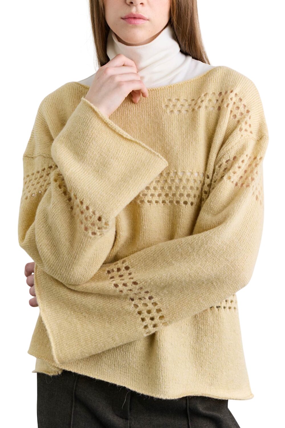 SCHWARZER PULLOVER MIT ABLAGE-STRICKMUSTER