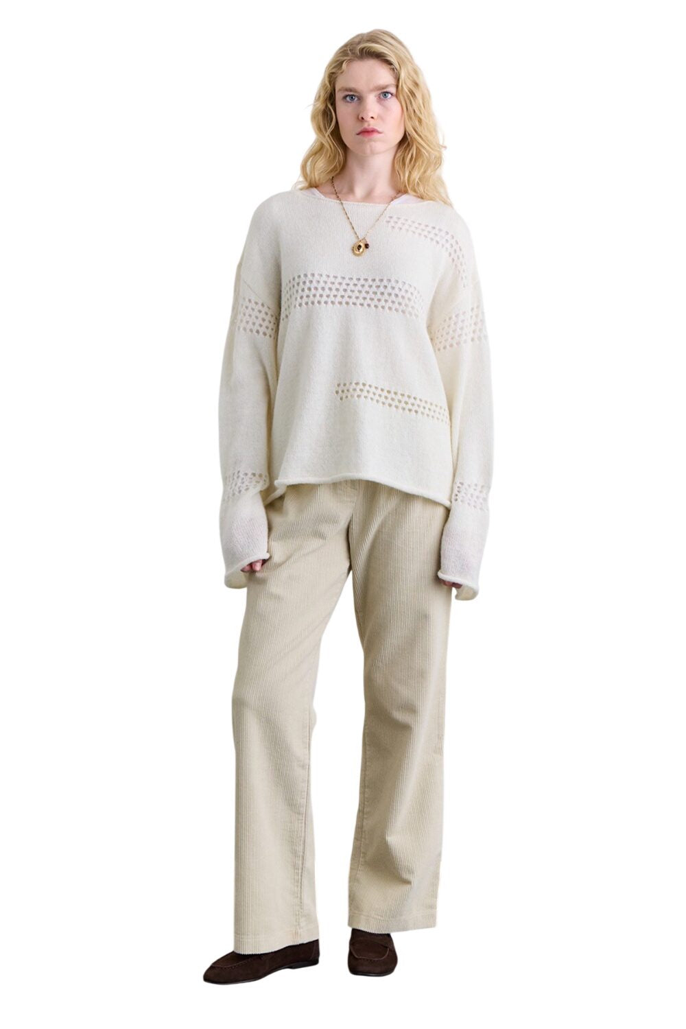 SCHWARZER PULLOVER MIT ABLAGE-STRICKMUSTER