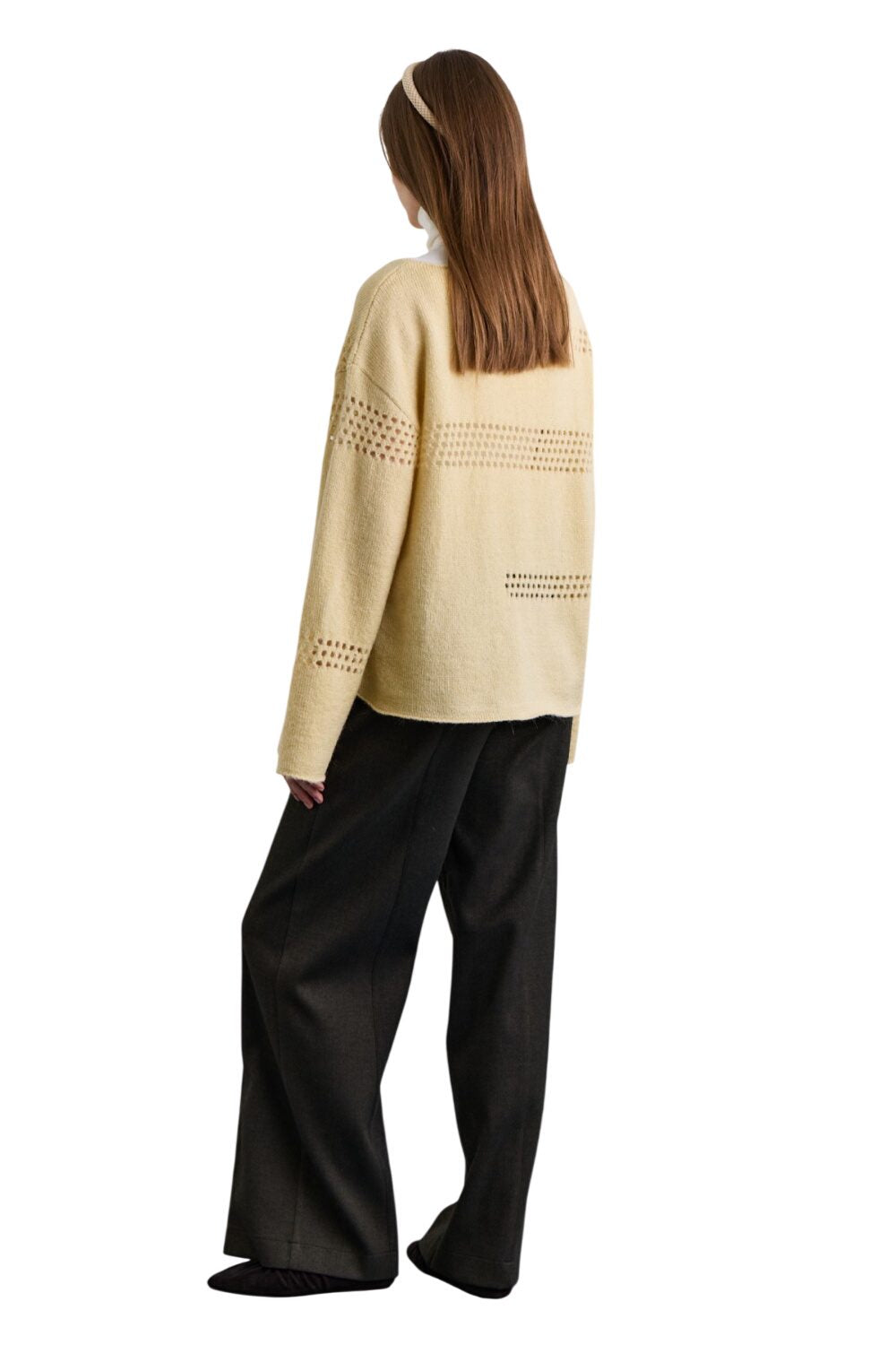 SCHWARZER PULLOVER MIT ABLAGE-STRICKMUSTER