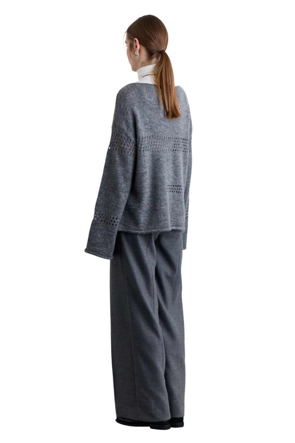 SCHWARZER PULLOVER MIT ABLAGE-STRICKMUSTER
