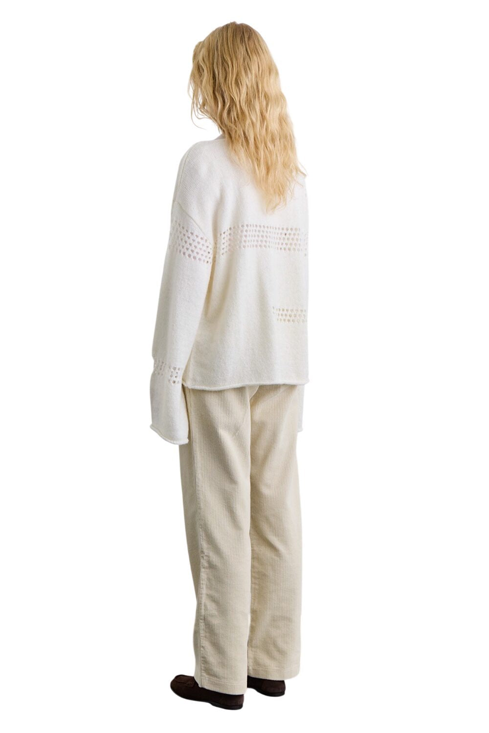 SCHWARZER PULLOVER MIT ABLAGE-STRICKMUSTER