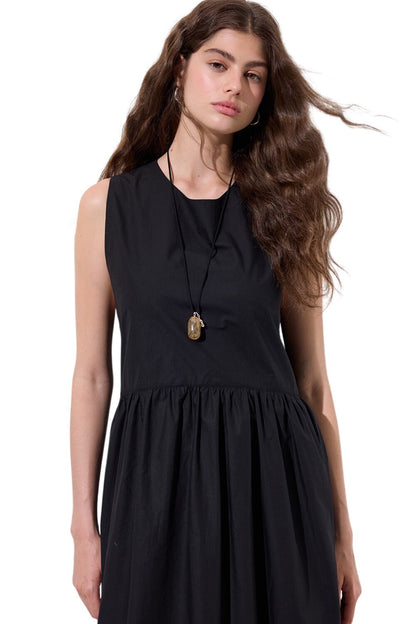 Schwarzes Popelinekleid mit verstellbarem Gürtel