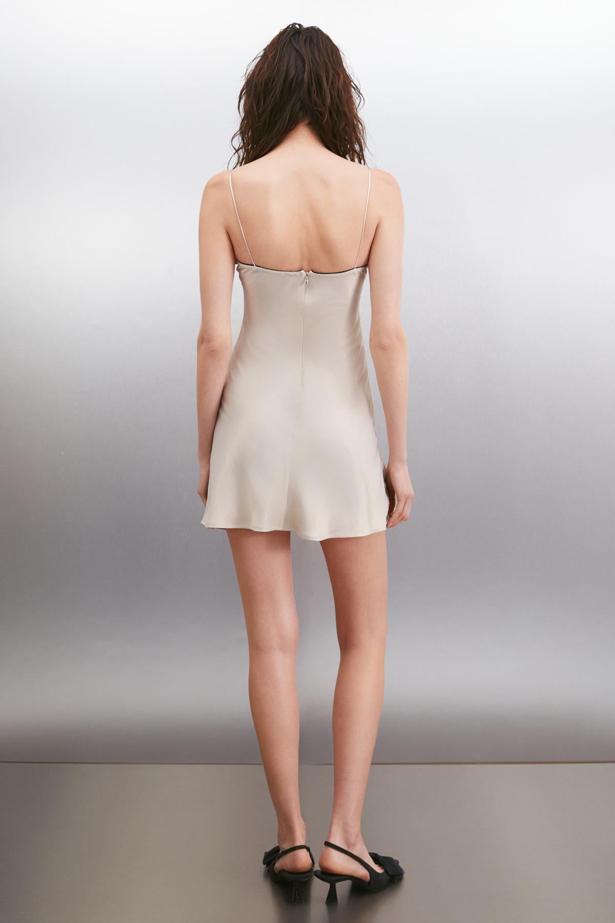 ETHIQUET SILVANIA Damen Satin Mini Slipdress Grau