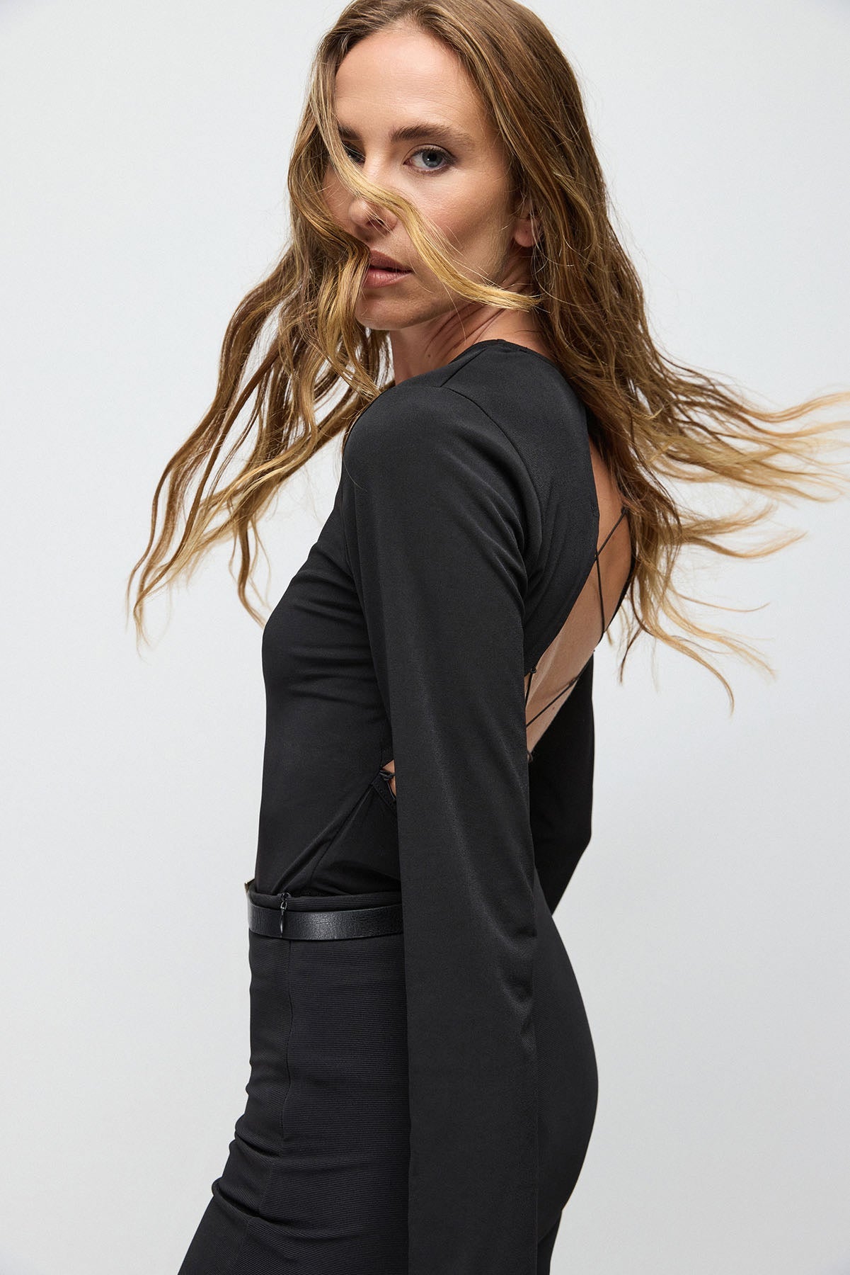 Bluse mit rückenfreiem Design