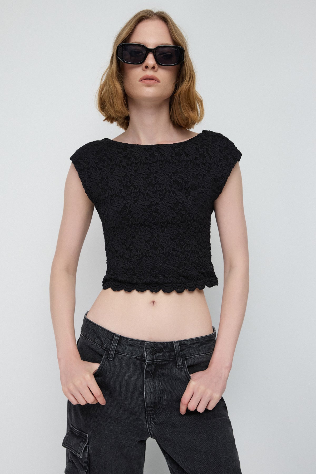 Rückenfreies Spitzen-Crop-Top
