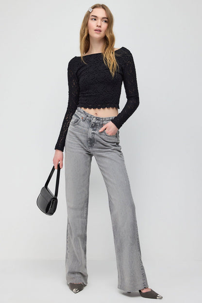 Rückenfreies, langärmeliges Crop-Top
