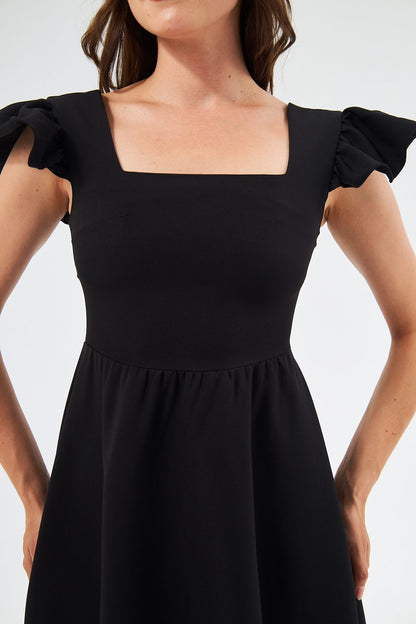 Midikleid mit eckigem Ausschnitt
