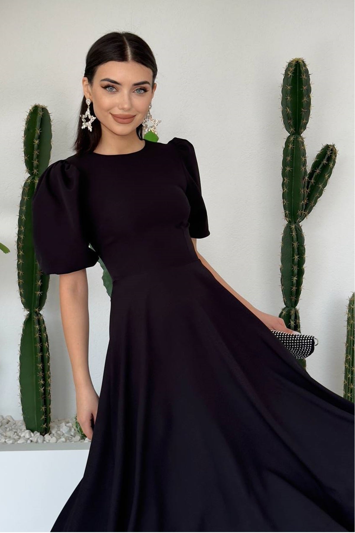 Midi-Kleid mit Rundhalsausschnitt und ausgestelltem Rock