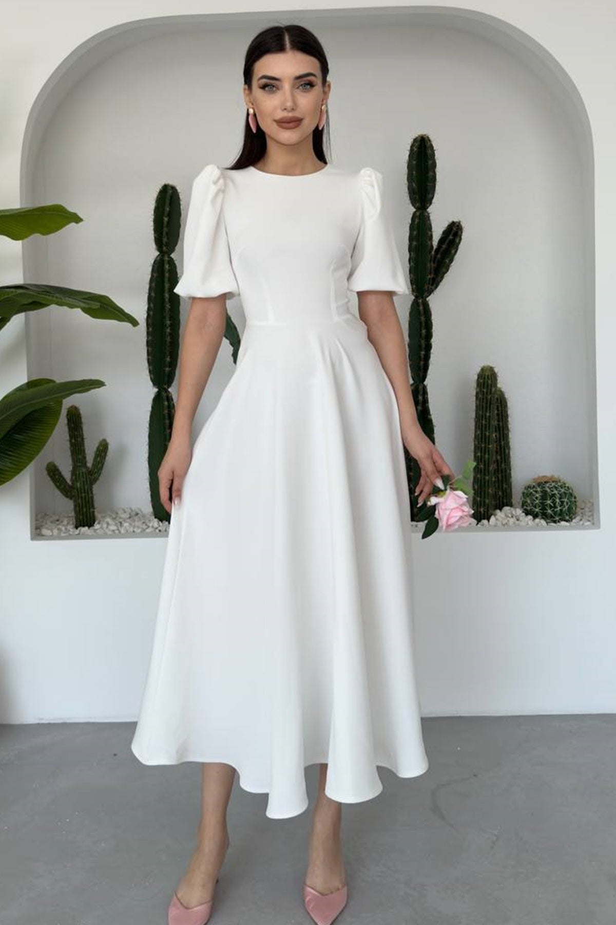 Midi-Kleid mit Rundhalsausschnitt und ausgestelltem Rock