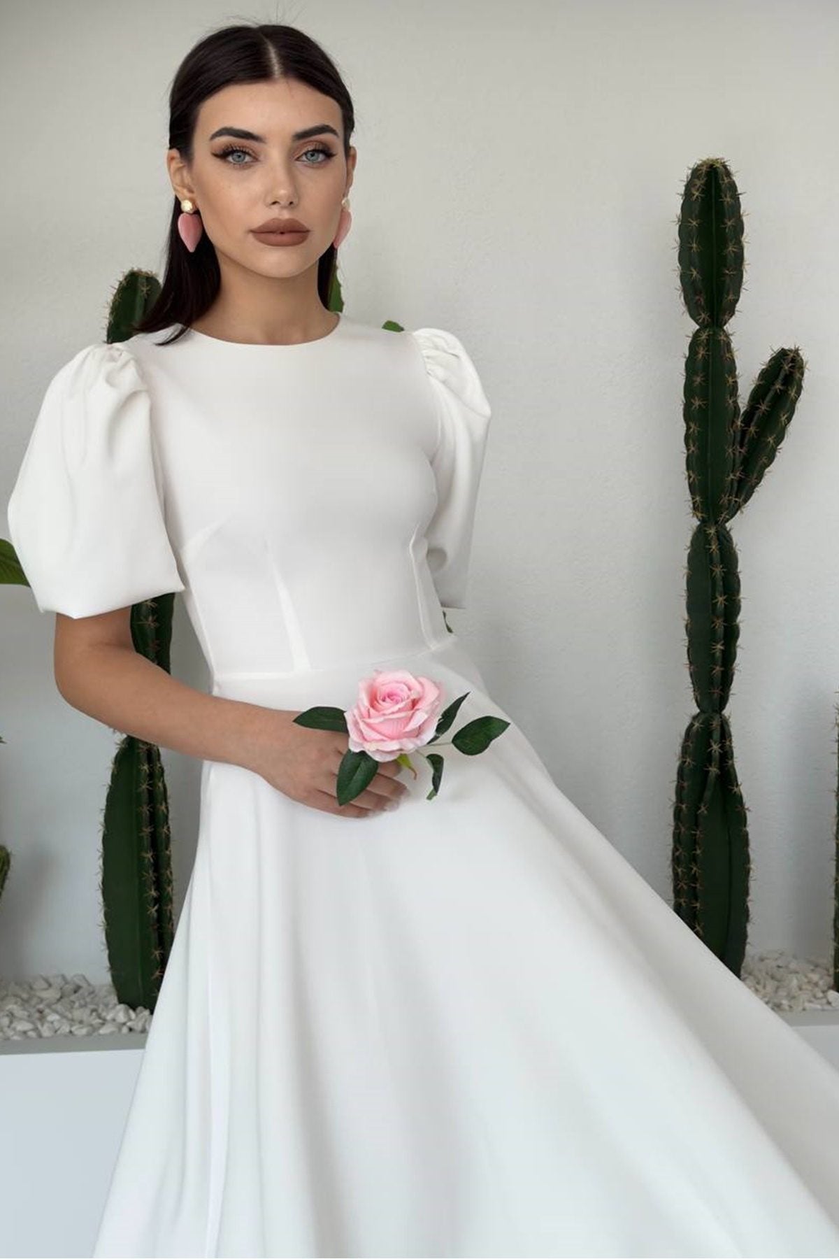 Midi-Kleid mit Rundhalsausschnitt und ausgestelltem Rock