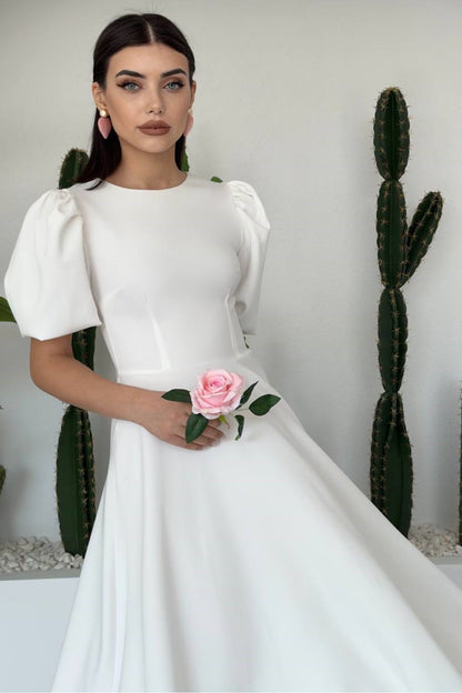 Midi-Kleid mit Rundhalsausschnitt und ausgestelltem Rock