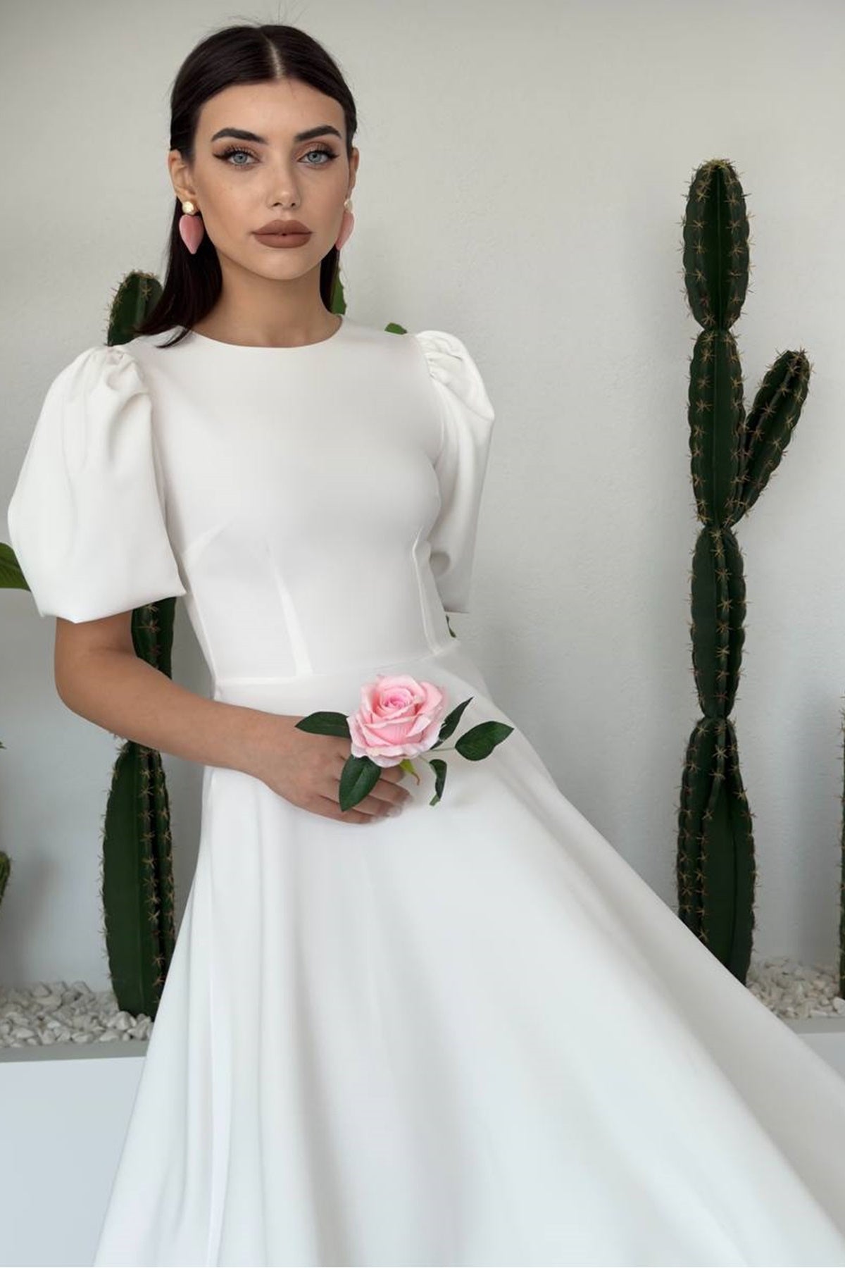 Midi-Kleid mit Rundhalsausschnitt und ausgestelltem Rock