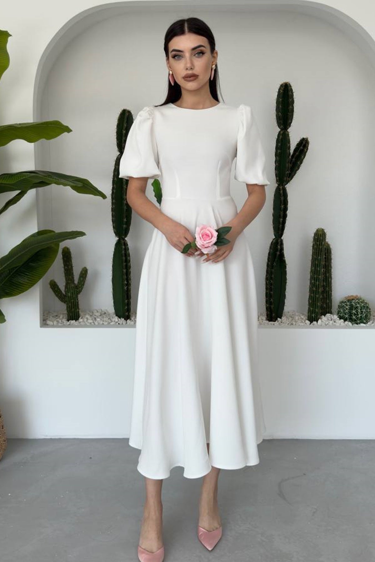 Midi-Kleid mit Rundhalsausschnitt und ausgestelltem Rock