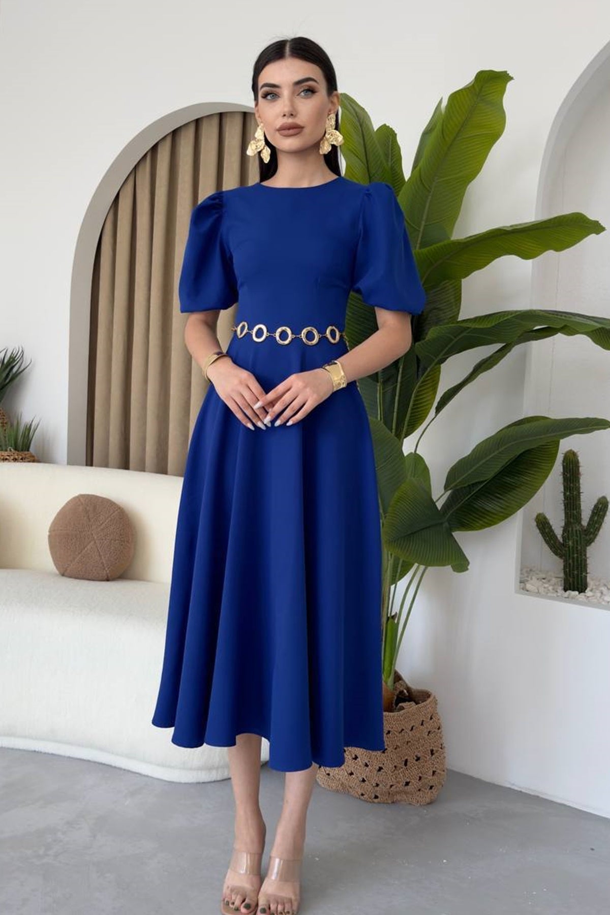 Midi-Kleid mit Rundhalsausschnitt und ausgestelltem Rock