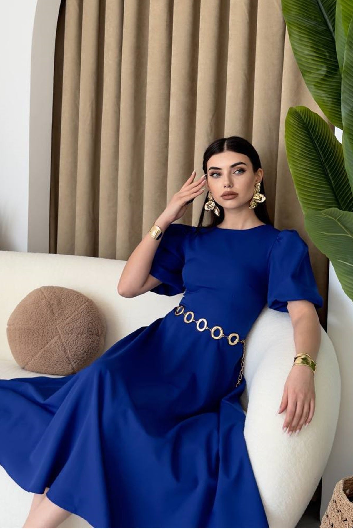 Midi-Kleid mit Rundhalsausschnitt und ausgestelltem Rock