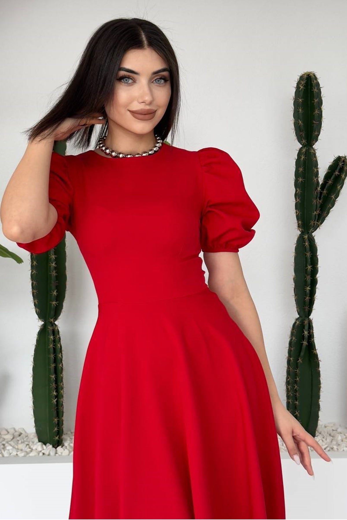 Midi-Kleid mit Rundhalsausschnitt und ausgestelltem Rock