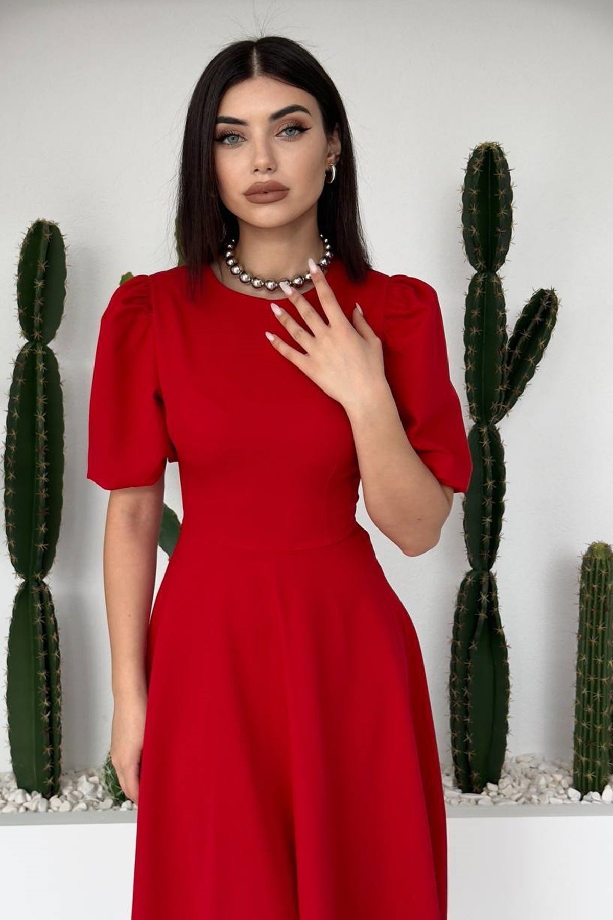 Midi-Kleid mit Rundhalsausschnitt und ausgestelltem Rock
