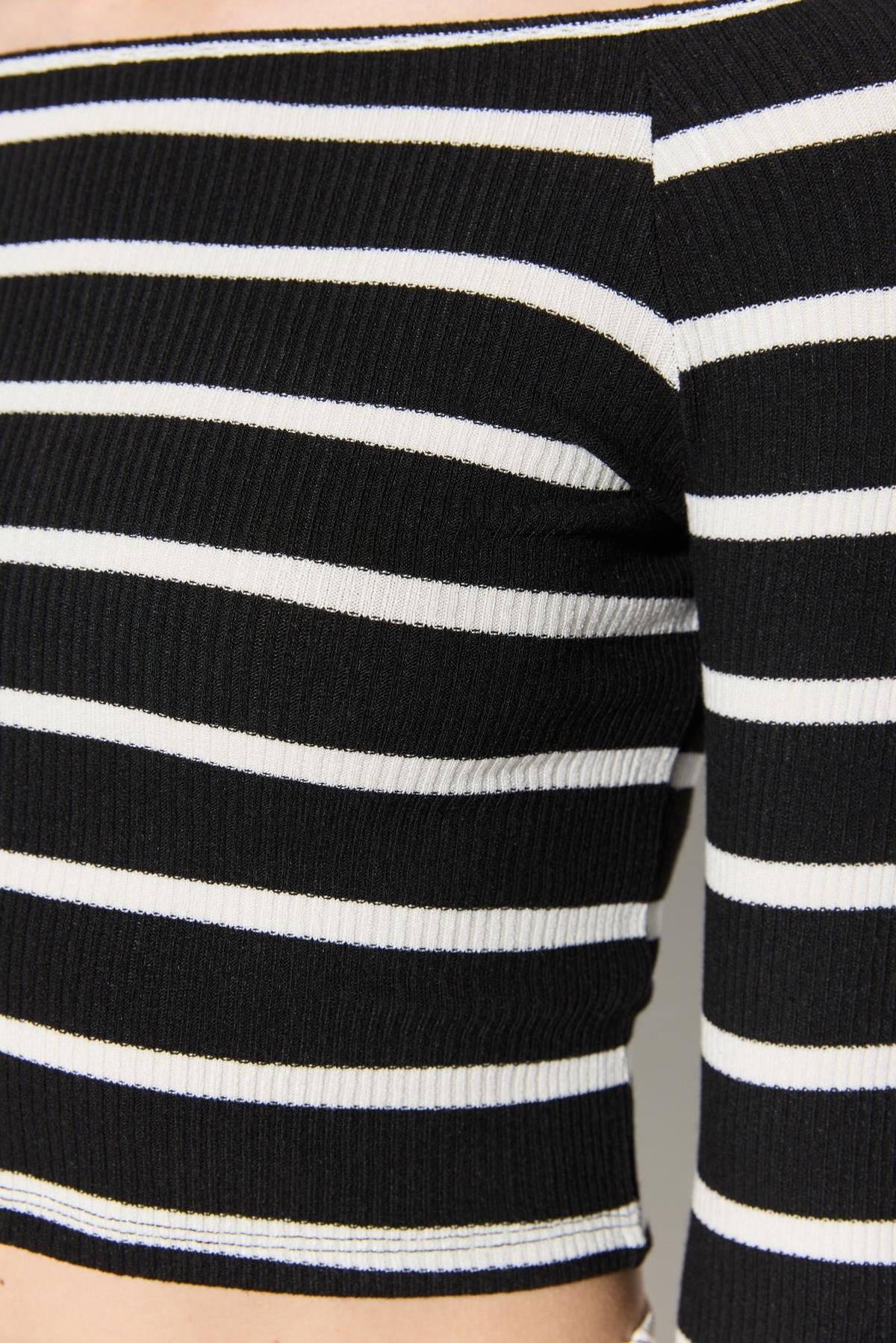 Langärmlige, gestreifte Crop-Bluse