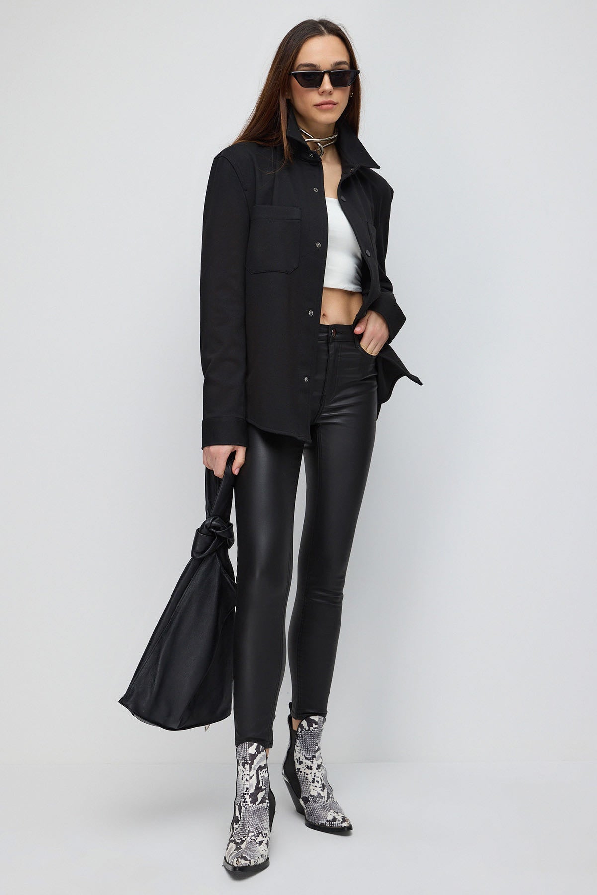 Schwarze Oversize-Hemdjacke mit Taschen