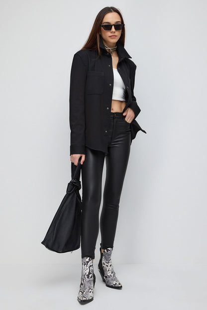 Schwarze Oversize-Hemdjacke mit Taschen