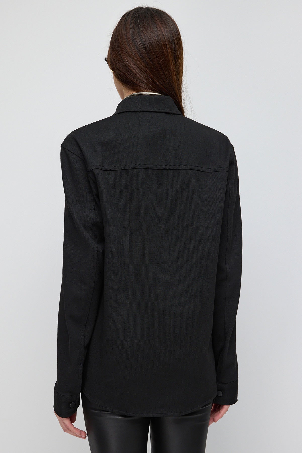 Schwarze Oversize-Hemdjacke mit Taschen