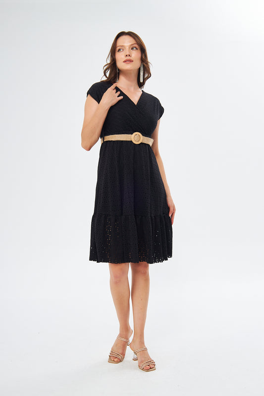 Ärmelloses Kleid mit Wickelausschnitt, Gürtel und ausgestelltem Rock