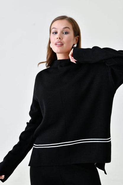 Zweiteiliges Strickset aus Oversize-Pullover und hochgeschnittener Hose
