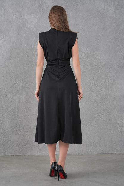 Schwarzes Crepe-Midi-Kleid mit Gürtel