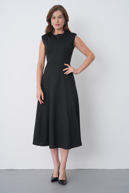 Schwarzes, ärmelloses Damenkleid in Midi-Länge mit A-Linien-Schnitt – elegantes Kleid für den Alltag und das Büro 77162