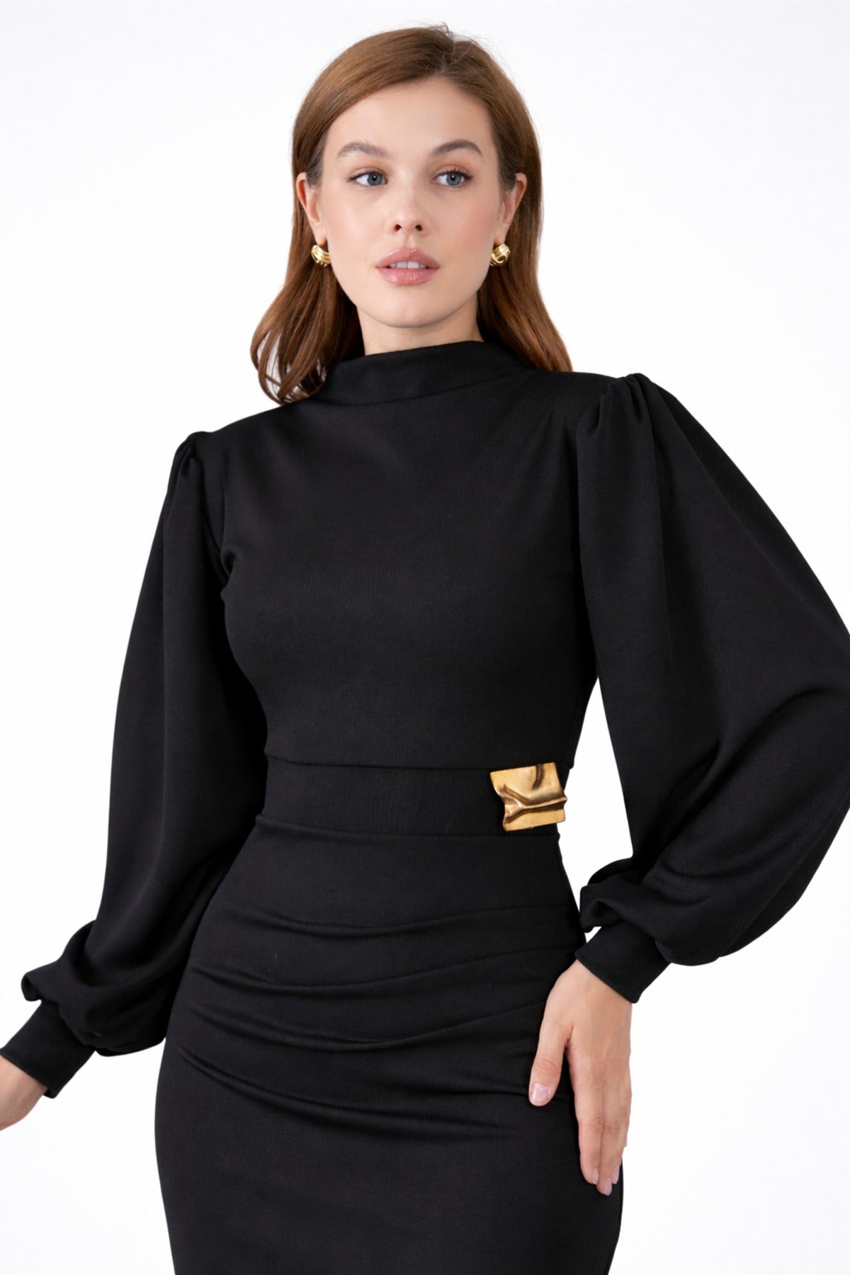 Schwarzes Midikleid mit langen Ärmeln, Stehkragen und raffinierten Details, elegantes Damenkleid