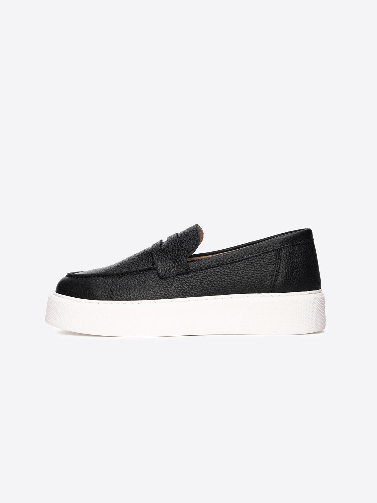 Schwarze und weiße Herren-Loafer mit dicker Sohle