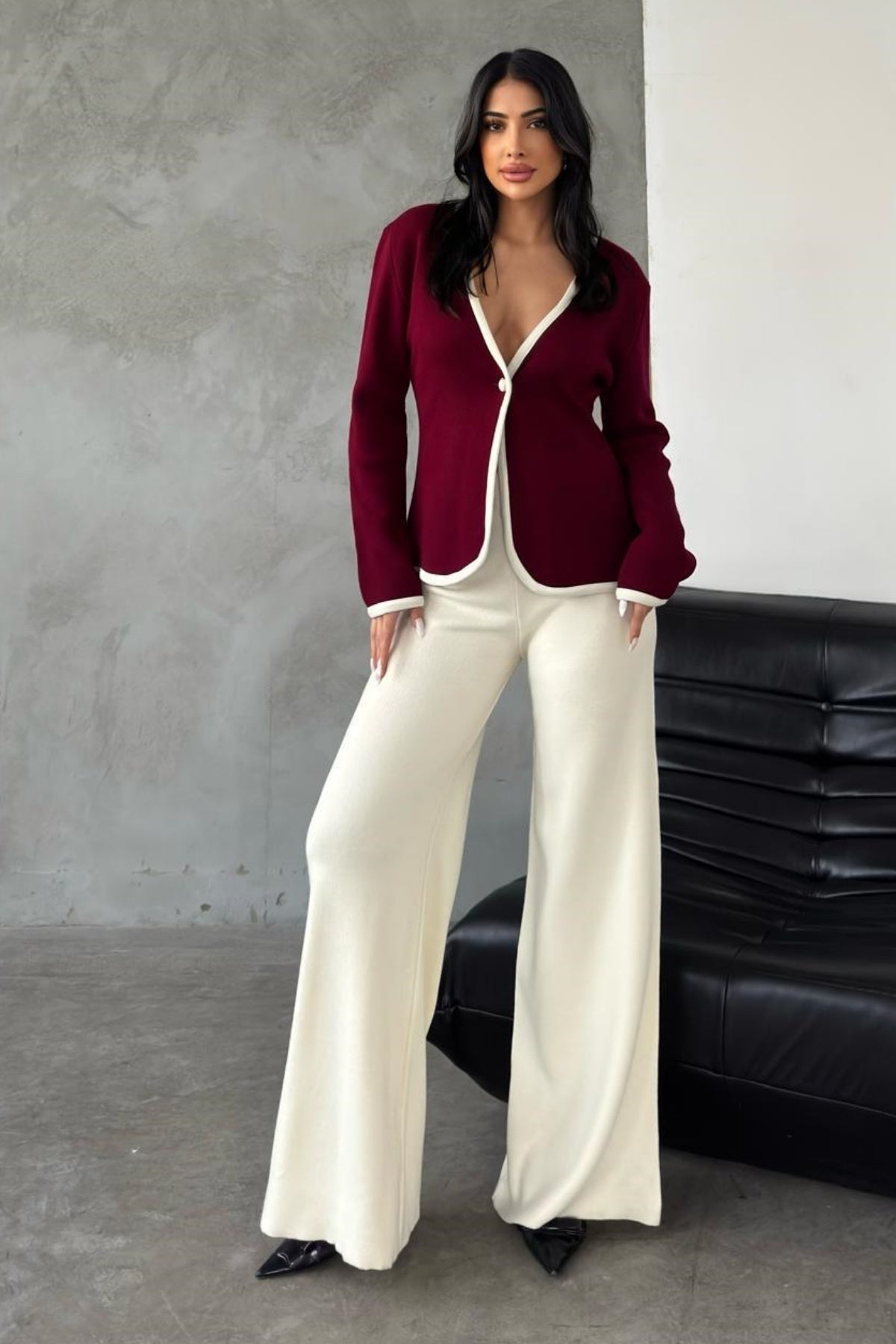 Strickwaren-Set (Oberteil und Hose): Hochgeschnittene Hose und V-Ausschnitt-Strickjacke