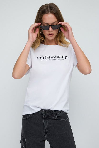 Einfaches T-Shirt mit Slogan-Aufdruck